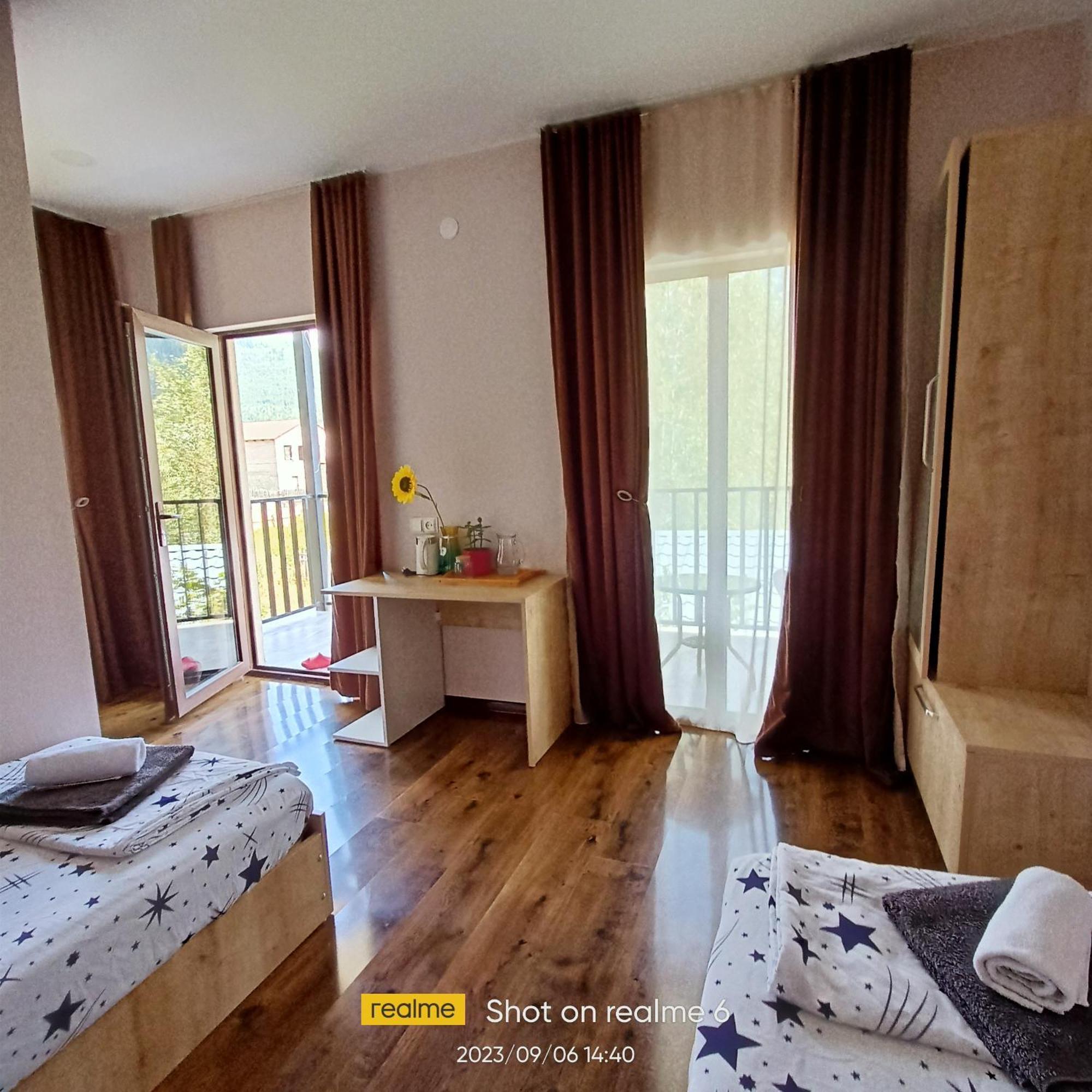 House B&B Местия Экстерьер фото
