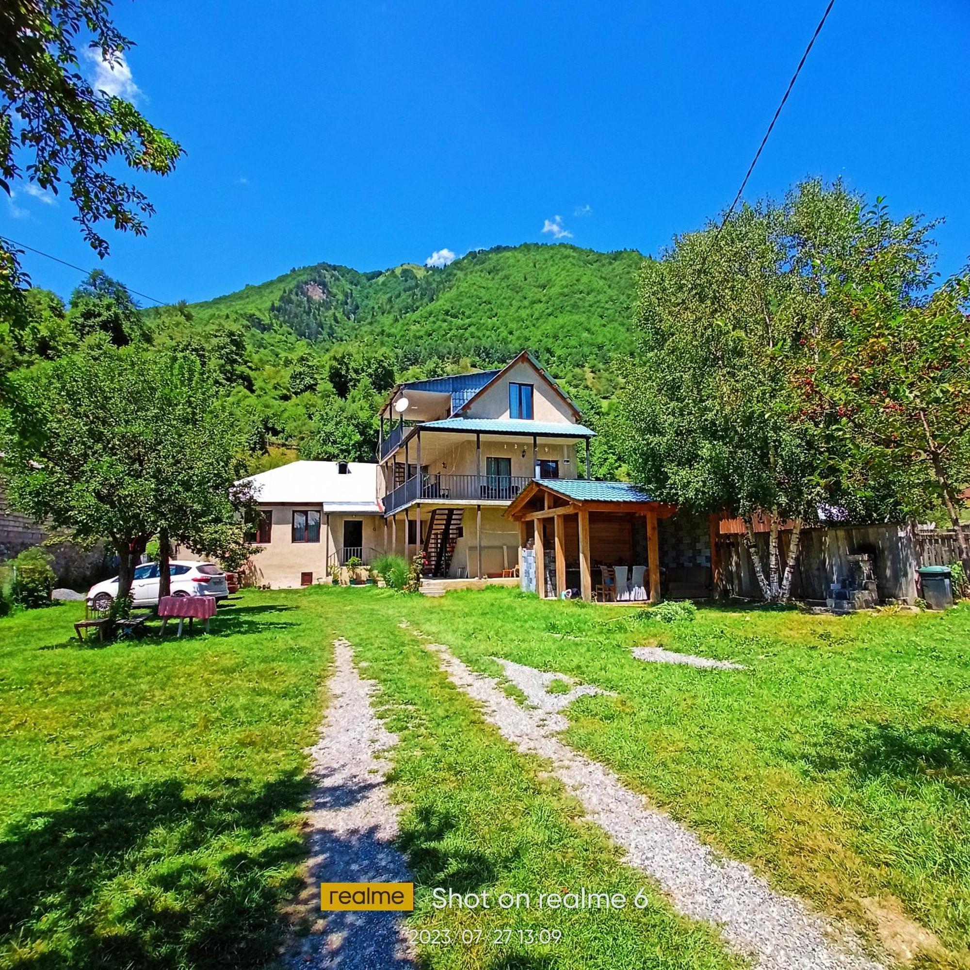 House B&B Местия Экстерьер фото