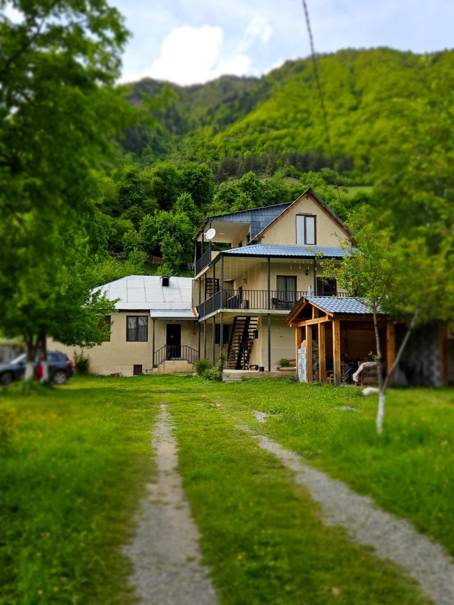 House B&B Местия Экстерьер фото