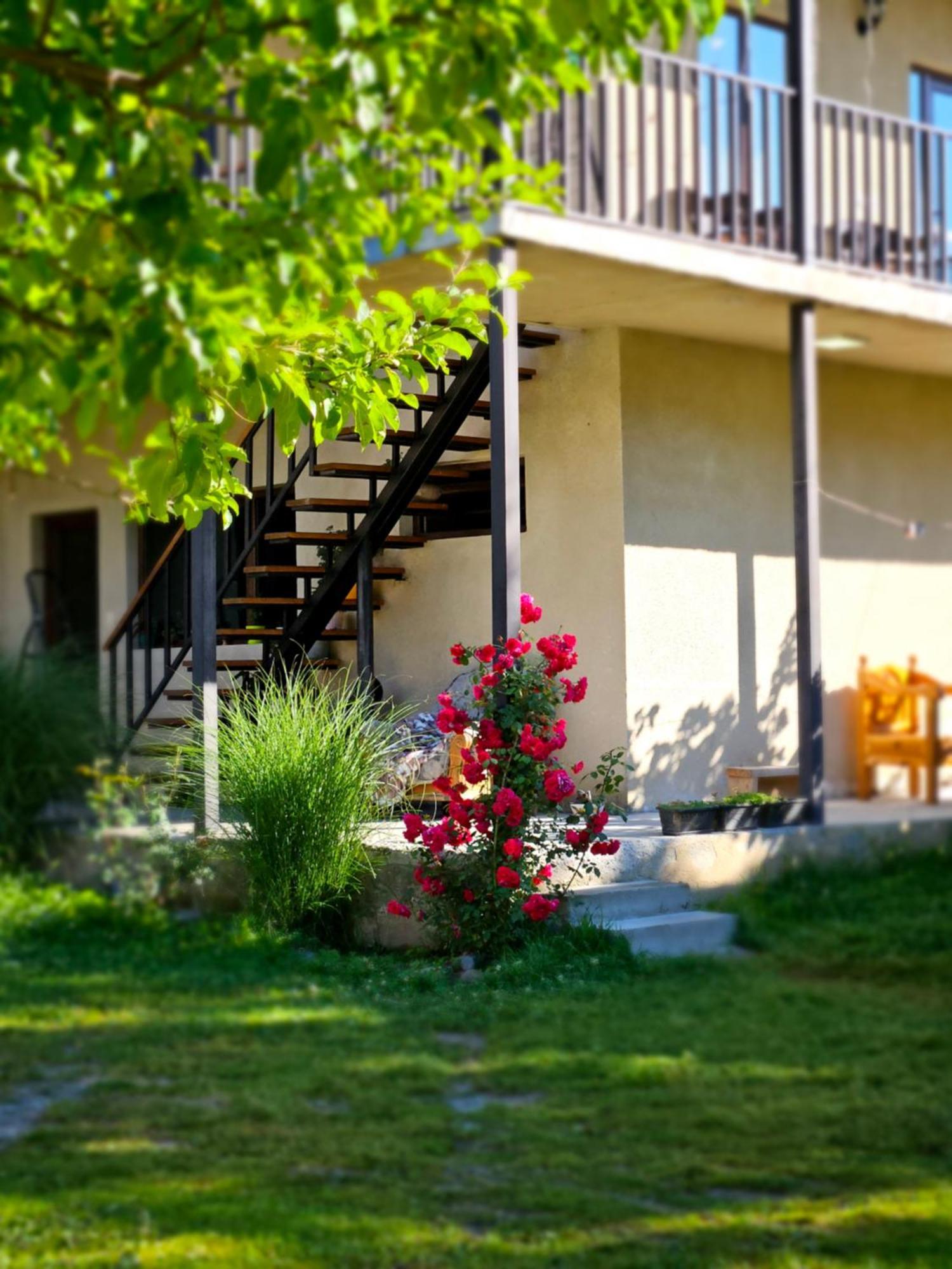 House B&B Местия Экстерьер фото